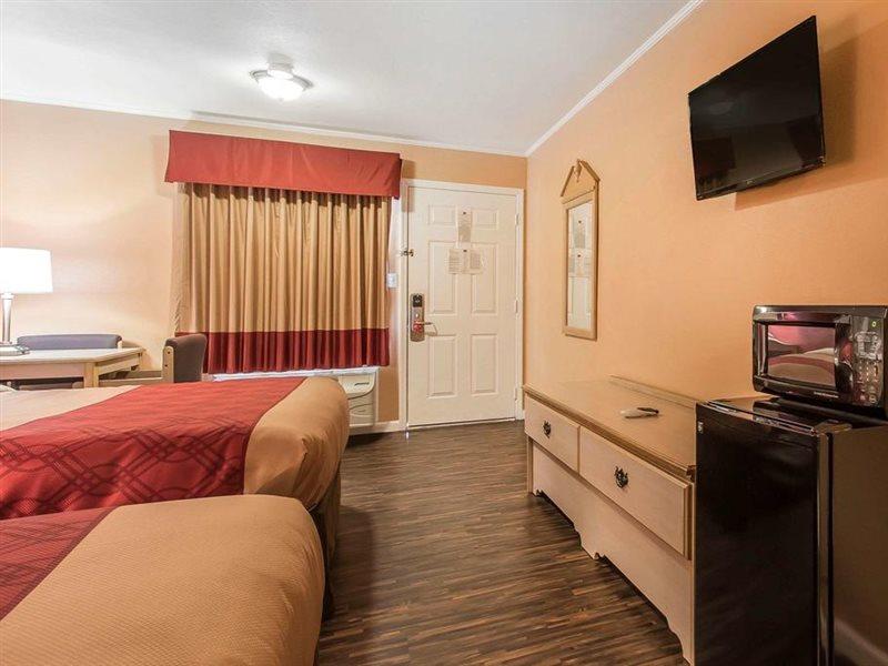 Econo Lodge Cornersville Eksteriør billede