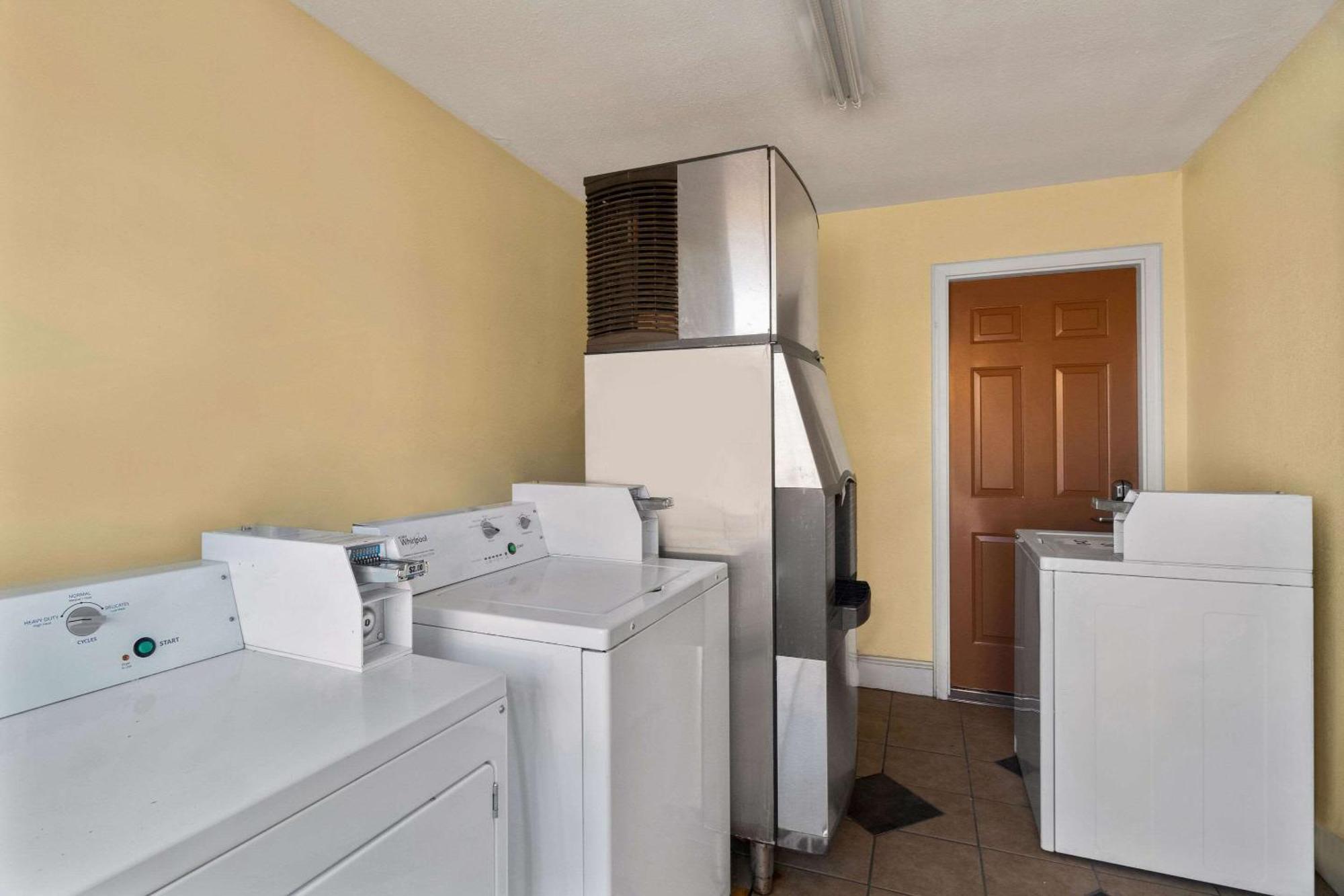 Econo Lodge Cornersville Eksteriør billede