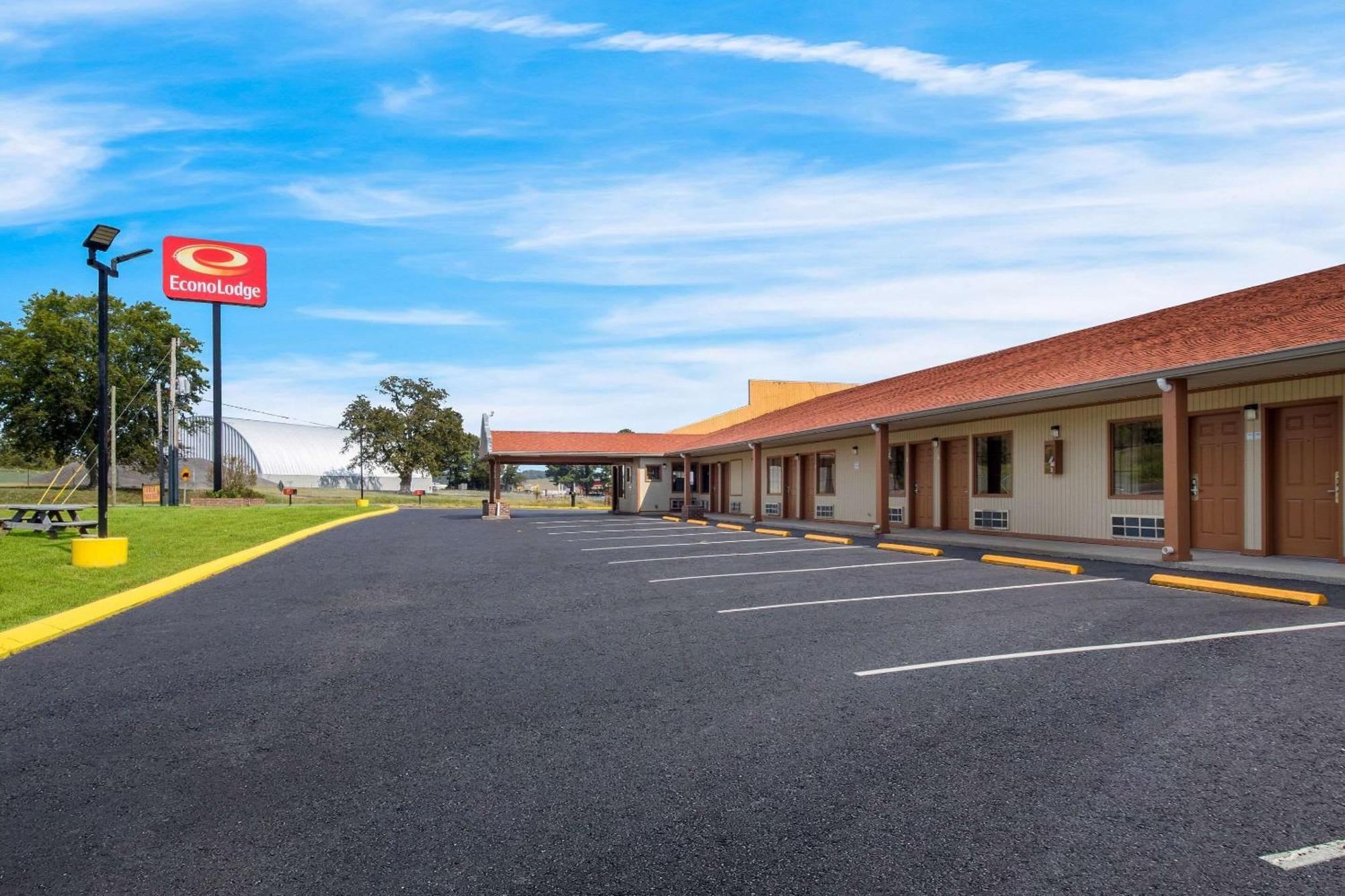 Econo Lodge Cornersville Eksteriør billede