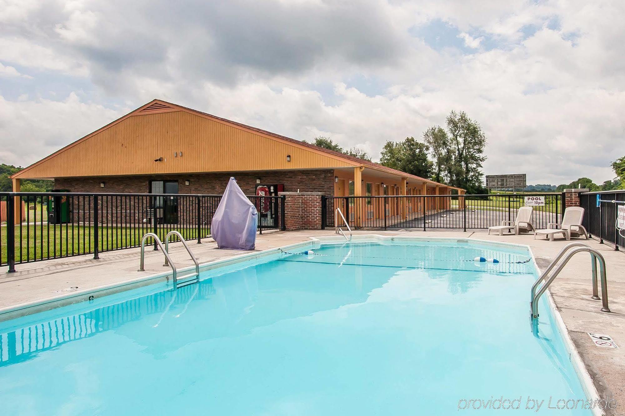 Econo Lodge Cornersville Eksteriør billede